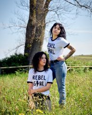 Camiseta REBEL GIRL – Camiseta Feminista – Rebel Girl – Live Forever ®